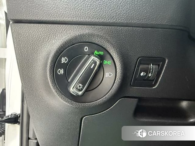 Skoda Krok 2022 Белый из Китая, фото 3