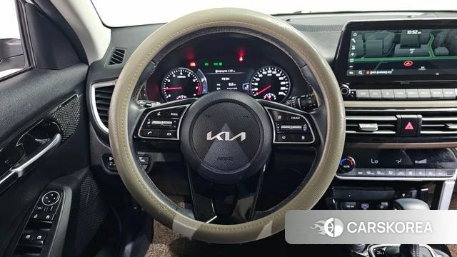 Kia Seltos 2022 Белый из Кореи, фото 3