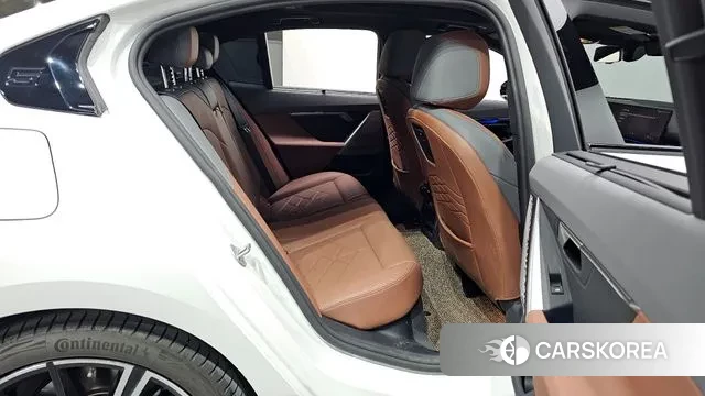 BMW 5 Series (G60) 2025 Белый из Кореи, фото 3