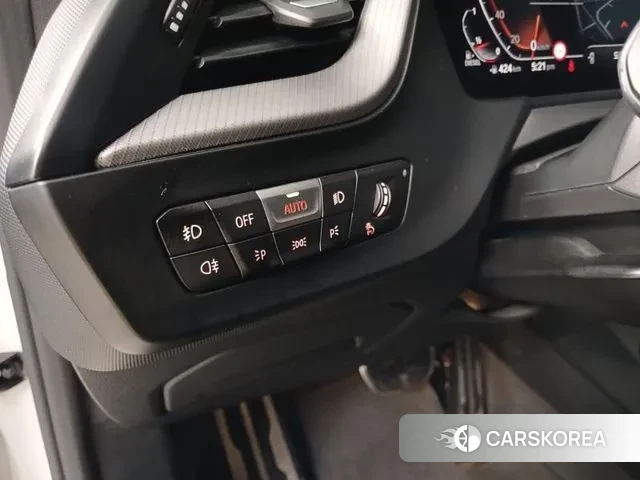 BMW 1 Series (F40) 2020 Белый из Кореи, фото 3