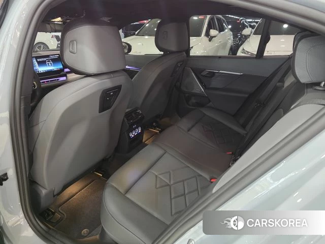BMW 5 Series (G60) 2025 Серебристо-серый из Кореи, фото 3
