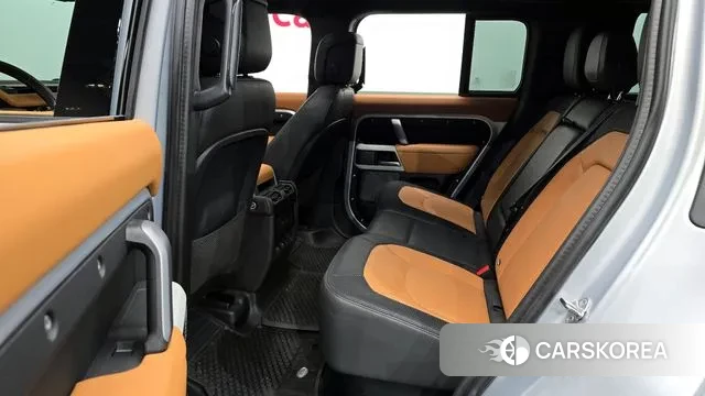 Land Rover Defender (L663) 2024 Серебристо-серый из Кореи, фото 3