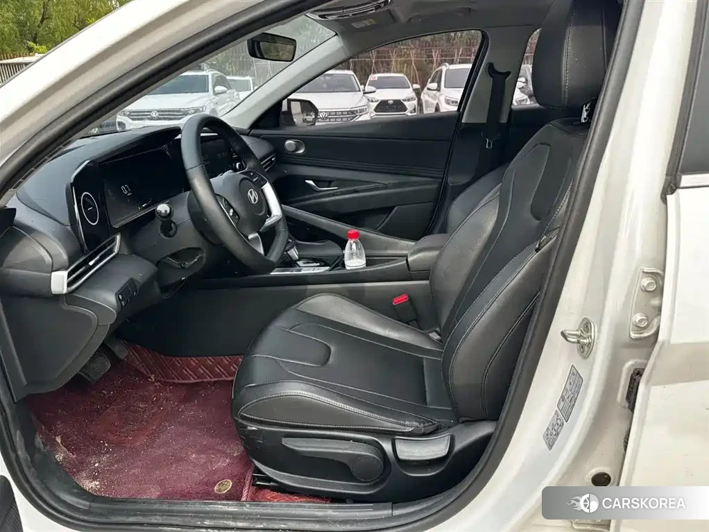 Hyundai Elantra 2023 Белый из Китая, фото 3