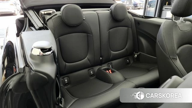 Mini Cooper Convertible 2024 Черный из Кореи, фото 3