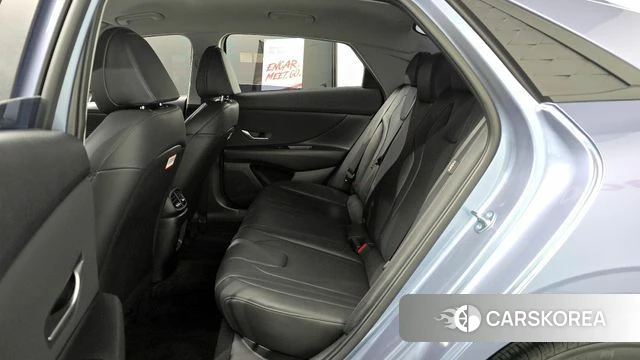 Hyundai The New Avante (CN7) 2024 Светло-серебряный цвет из Кореи, фото 3