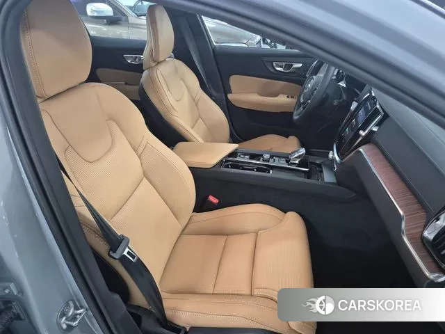 Volvo V60 Cross-Country 2nd Generation 2025 Серый из Кореи, фото 3