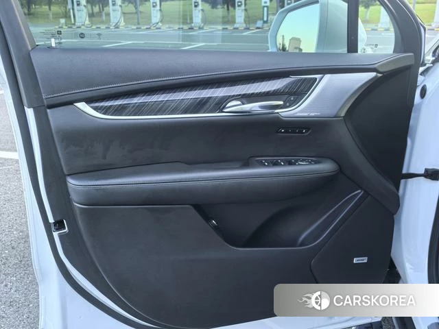 Cadillac XT6 2021 Белый из Китая, фото 3