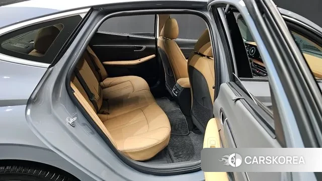 Hyundai Sonata D Edge Hybrid (DN8) 2024 Серебряный из Кореи, фото 3