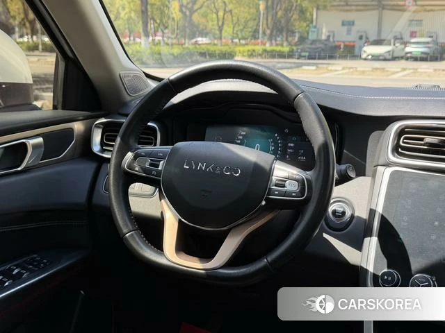 Lynk 01 2018 Белый из Китая, фото 3