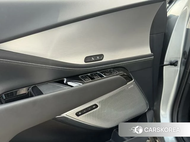 Cadillac GT4 2026 Серебристо-серый из Китая, фото 3