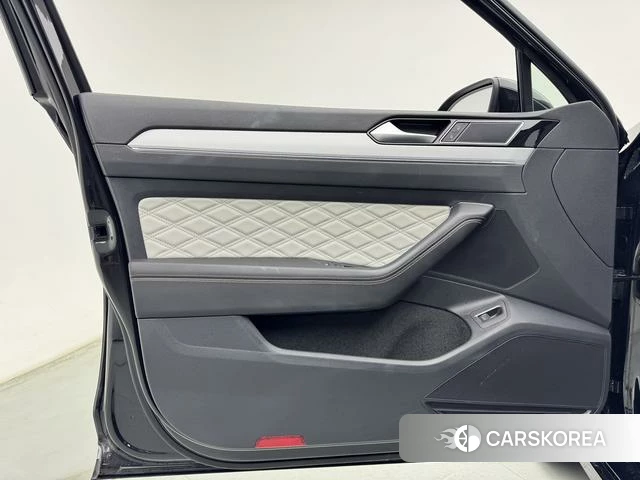 Volkswagen Magotan 2024 Черный из Китая, фото 3