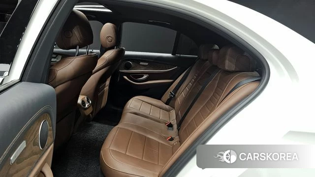 Mercedes-Benz E-Class W213 2022 Белый из Кореи, фото 3