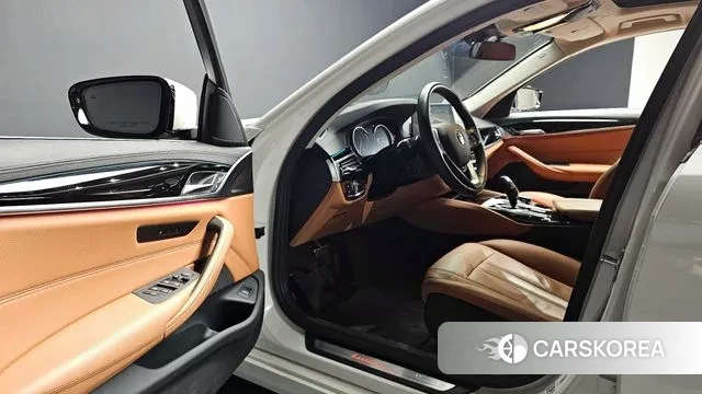 BMW 5 Series (G30) 2018 Белый из Кореи, фото 3