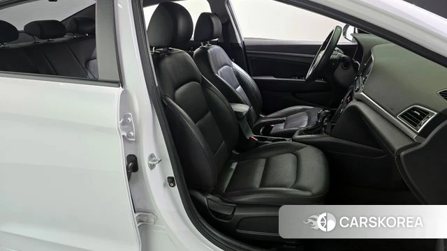 Hyundai Avante AD 2018 Белый из Кореи, фото 3