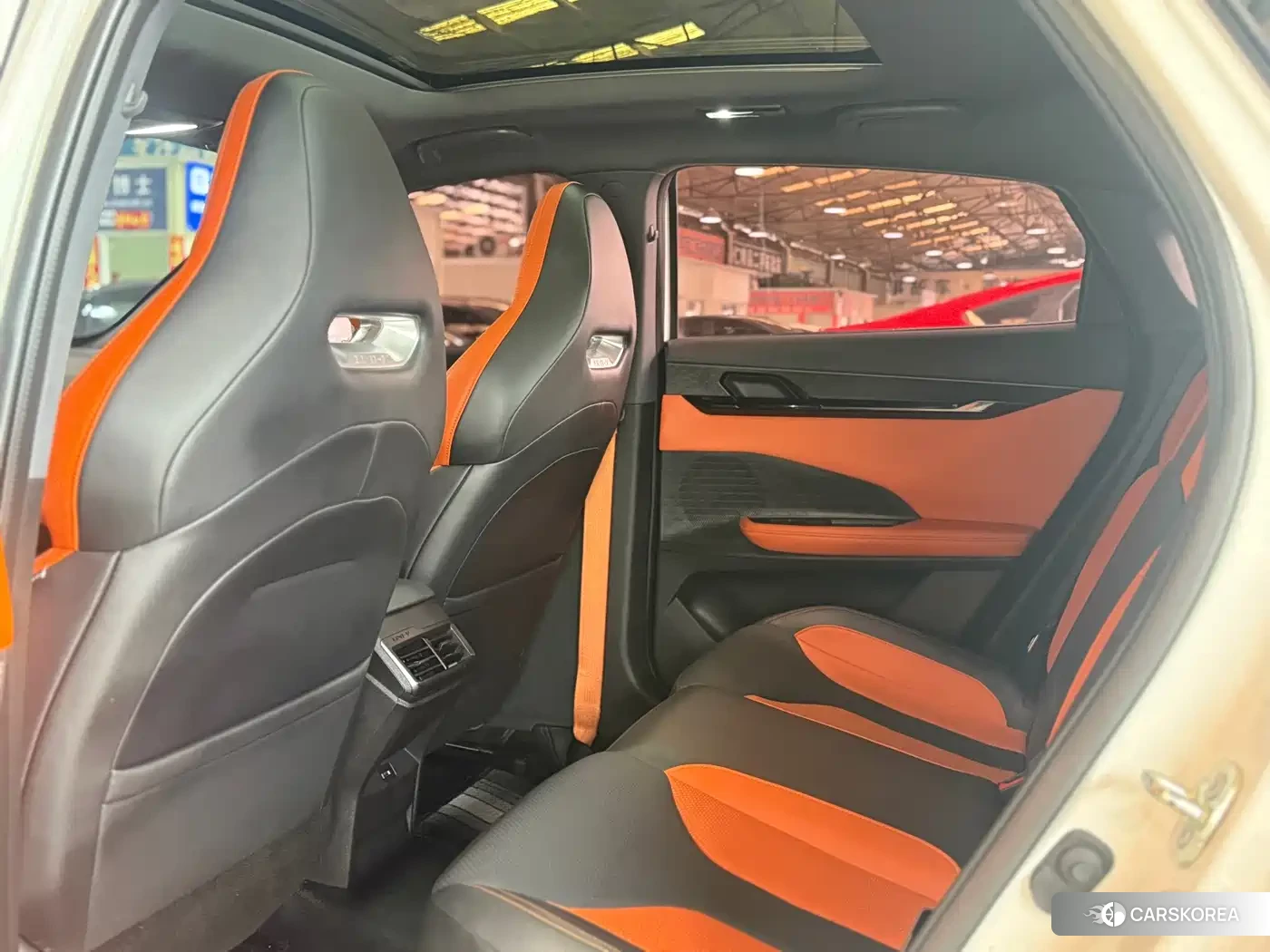 Chang'an UNI-V 2025 Белый из Китая, фото 3