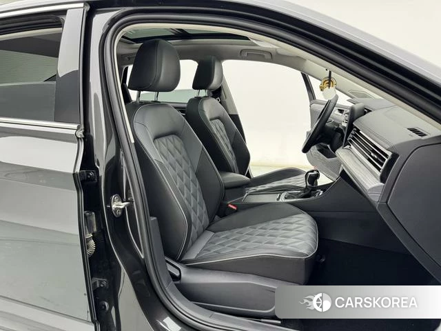 Volkswagen Sagitar 2023 Черный из Китая, фото 3