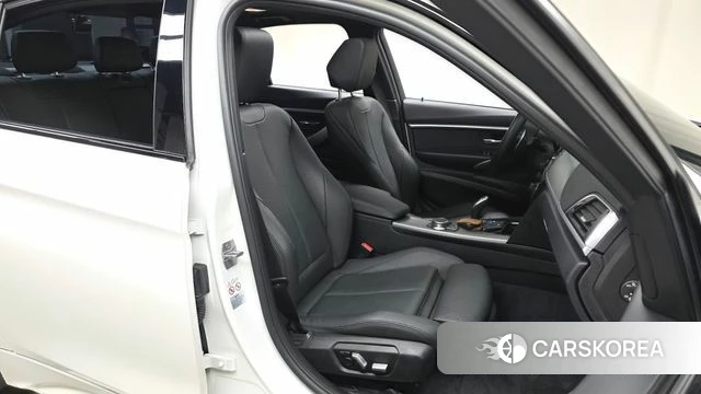 BMW 3 Series (F30) 2018 Белый из Кореи, фото 3