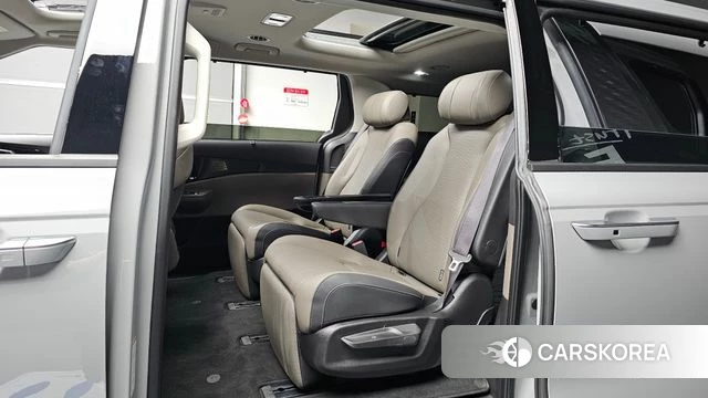 Kia The New Carnival 4th Generation 2025 Серебристо-серый из Кореи, фото 3