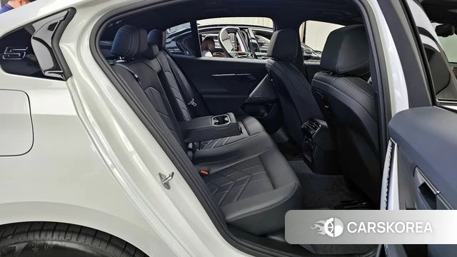 BMW 5 Series (G60) 2023 Белый из Кореи, фото 3