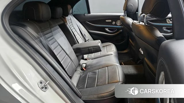 Mercedes-Benz E-Class W213 2023 Белый из Кореи, фото 3