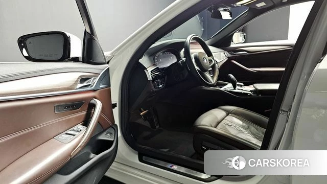 BMW 5 Series (G30) 2020 Белый из Кореи, фото 3