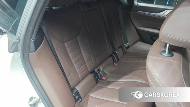 BMW i4 2023 Белый из Кореи, фото 3