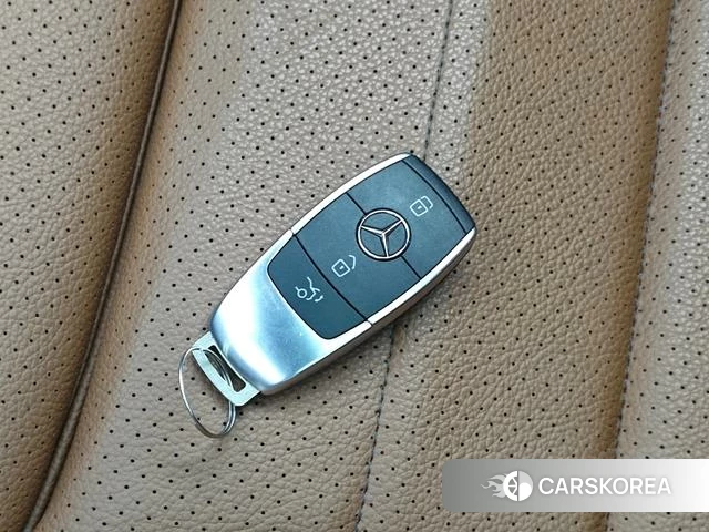Mercedes-Benz Class C (imported) id 4209578 из Китая 3