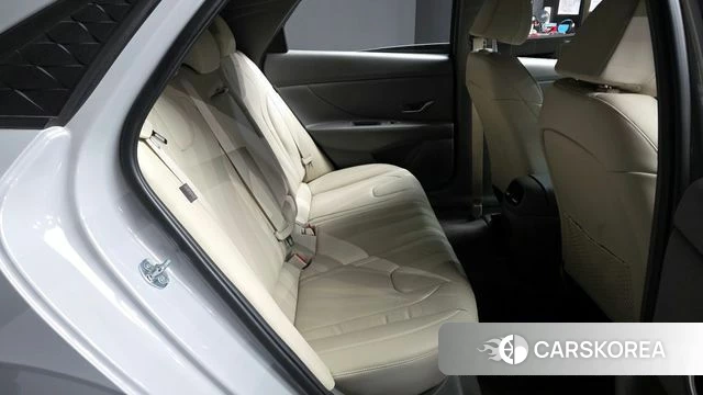 Hyundai The New Avante (CN7) 2024 Серебряный из Кореи, фото 3