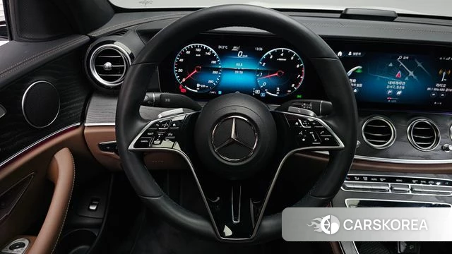Mercedes-Benz E-Class W213 2023 Белый из Кореи, фото 3