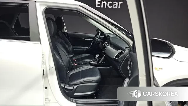 Kia Seltos 2022 Белый из Кореи, фото 3