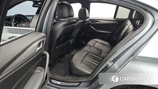 BMW 5 Series (G30) 2018 Серебристо-серый из Кореи, фото 3