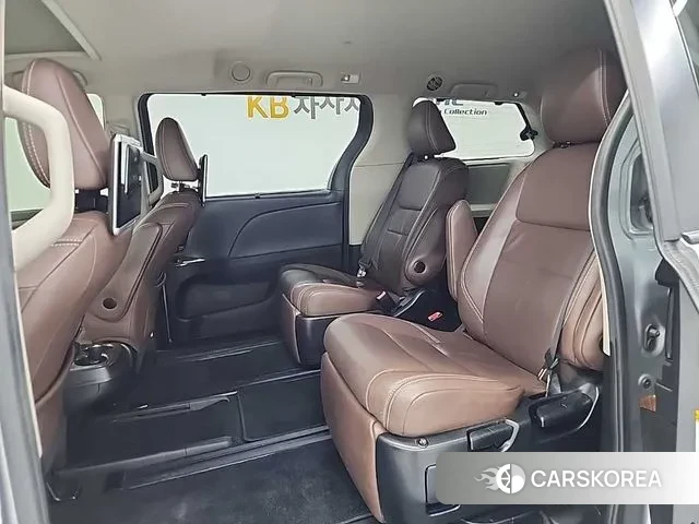 Toyota Sienna 2018 Серебряный из Кореи, фото 3