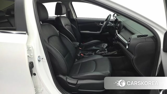 Kia The New K3 2nd generation 2022 Белый из Кореи, фото 3