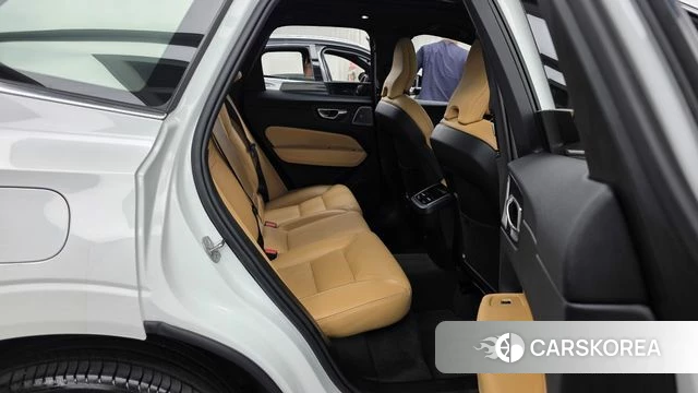 Volvo XC60 second Generation 2024 Белый из Кореи, фото 3