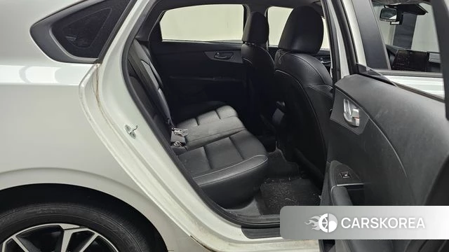 Kia The New K3 2nd generation 2022 Белый из Кореи, фото 3