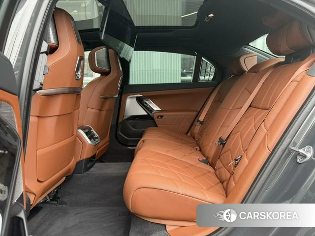 BMW 7 series 2023 Темно-серый из Китая, фото 3
