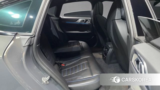 BMW i4 2023 Песочный из Кореи, фото 3
