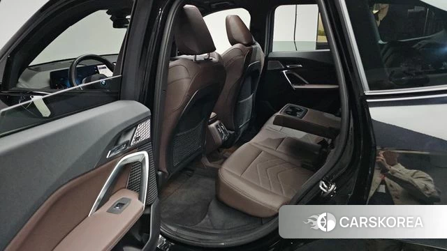 BMW iX1 (U11) 2024 Черный из Кореи, фото 3