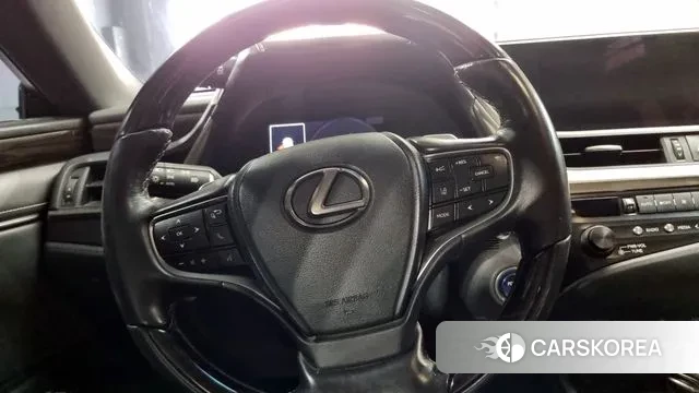 Lexus ES300h 7th generation 2018 Серебристо-серый из Кореи, фото 3