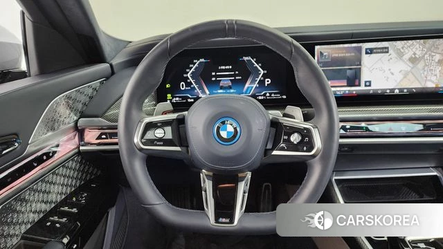 BMW 7 Series (G70) 2025 Серебристо-серый из Кореи, фото 3