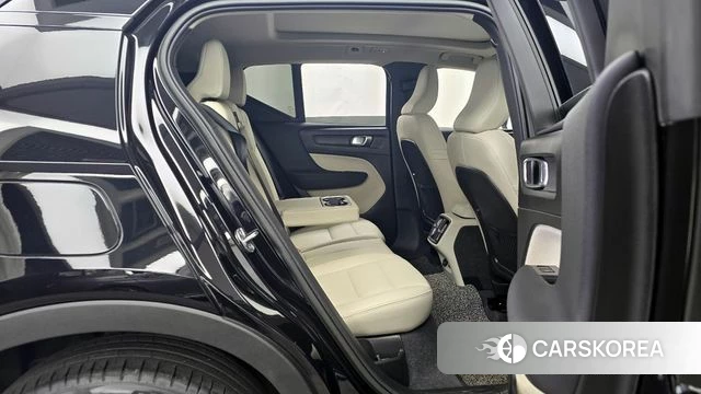 Volvo XC40 2023 Черный из Кореи, фото 3