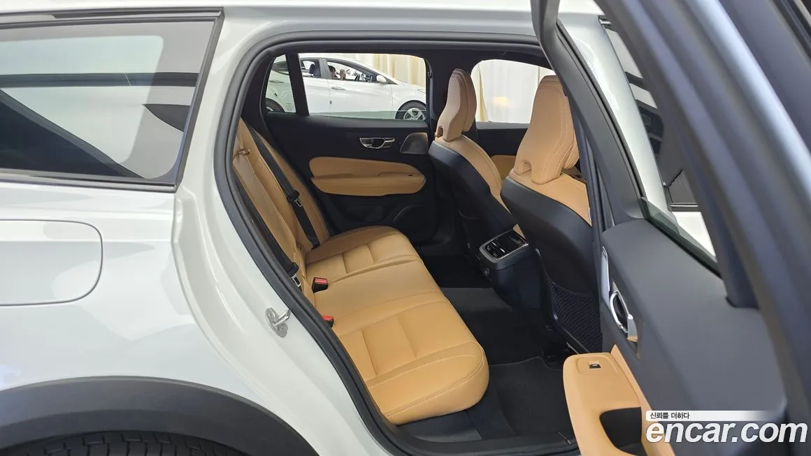 Volvo V60 Cross-Country 2nd Generation 2024 Белый из Кореи, фото 3