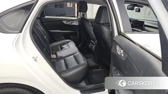 Kia The New K3 2nd generation 2021 Белый из Кореи, фото 3