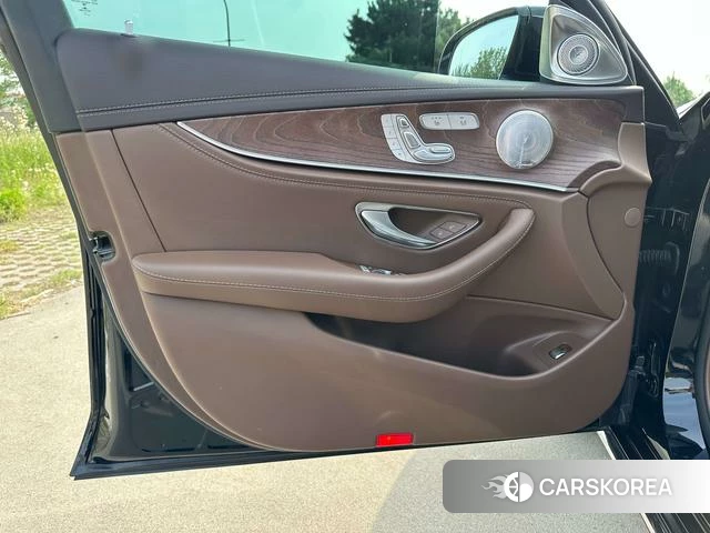 Mercedes-Benz E-class 2022 Черный из Китая, фото 3