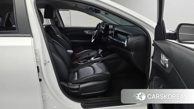 Kia The New K3 2nd generation 2021 Белый из Кореи, фото 3