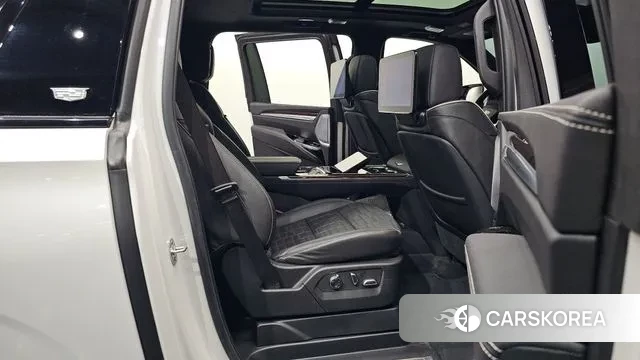 Cadillac Escalade 5th Generation 2025 Белый из Кореи, фото 3