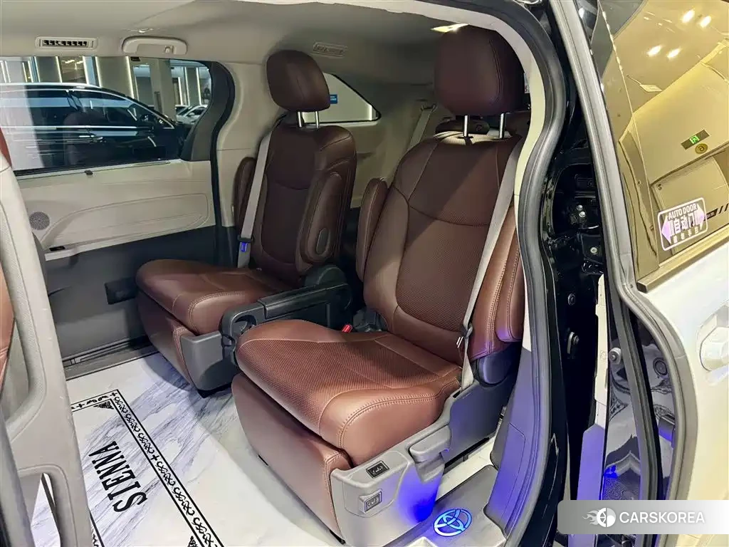 Toyota Sienna 2023 Черный из Китая, фото 3