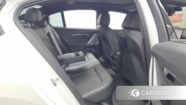BMW 5 Series (G60) 2025 Белый из Кореи, фото 3