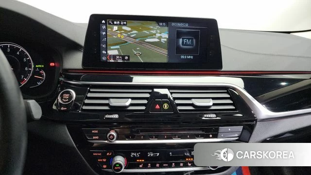 BMW 5 Series (G30) 2018 Серебристо-серый из Кореи, фото 3