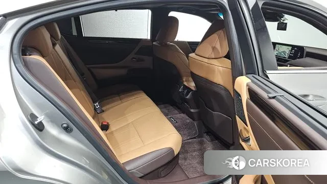 Lexus ES300h 7th generation 2020 Серебряный из Кореи, фото 3